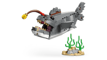 Load image into Gallery viewer, LEGO 31381: Creator 3-in-1: Fierce Shark with a Treasure Chest and underwater scenery