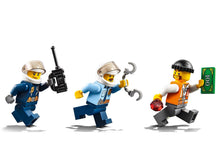 Load image into Gallery viewer, LEGO 60137: City: Tow Truck Trouble
