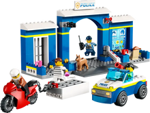 Load image into Gallery viewer, LEGO 60370: City: Police Station Chase
