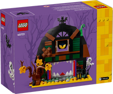 Load image into Gallery viewer, LEGO Boxed Set 40721 featuring a spooky haunted house design with ghosts and bats

