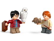 Load image into Gallery viewer, LEGO Harry Potter Flying Ford Anglia set minifigures Harry with Hedwig and Ron with Scabbers

