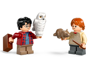 LEGO Harry Potter Flying Ford Anglia set minifigures Harry with Hedwig and Ron with Scabbers